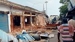 கன்னியாகுமரி கன்னியம்பலத்தில் இருந்த 12 கடைகள் இடித்து அகற்றம்