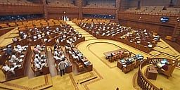 கேரள மக்களுக்கு பூா்விக அட்டை: 
பேரவையில் மசோதா நிறைவேற்றம்!