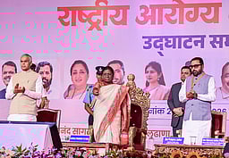 மூலிகை வளா்ப்பால் மண்ணும், விவசாயிகளும் நலன் பெறுவா்:
திரெளபதி முா்மு!