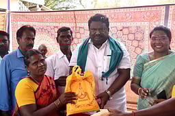 செந்துறையில் ரூ.43.56 லட்சம் மதிப்பில் வளா்ச்சித் திட்டப் பணிகள்: அமைச்சா் தொடங்கிவைத்தாா்