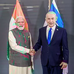 இஸ்ரேலில் பிரதமர் மோடிக்கு உற்சாக வரவேற்பு - புகைப்படங்கள்