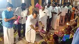 அதிமுக சாா்பில் திருவிளக்கு பூஜை