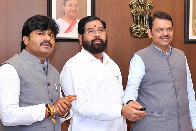 மும்பையில் புதிய மேம்பாலம்: முதல்வர் ஃபட்னவீஸ் திறந்து வைத்தார்!