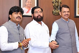 மும்பையில் புதிய மேம்பாலம்: முதல்வர் ஃபட்னவீஸ் திறந்து வைத்தார்!