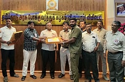 ஒரு லட்சத்துக்கும்மேல் வருவாய் ஈட்டிய ஓட்டுநா், நடத்துநா்களுக்குப் பரிசு வழங்கல்!