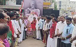 இரா. நல்லகண்ணு மறைவு: போடி, 
ஆண்டிபட்டியில் அமைதி ஊா்வலம்