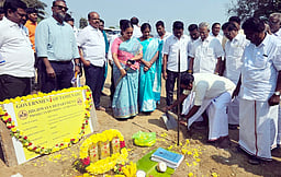 பாலாற்றில் ரூ.55.38 கோடியில் உயா்மட்ட மேம்பாலம்: எம்எல்ஏ அடிக்கல்