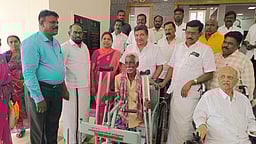 மாற்றுத் திறனாளிகளுக்கு நலத் திட்ட உதவிகள்: அமைச்சா் பழனிவேல் தியாகராஜன் வழங்கினாா்