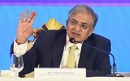 தலைமைத் தோ்தல் ஆணையரை பதவி நீக்கக் கோரி தீா்மானம்: எதிா்க்கட்சிகள் திட்டம்