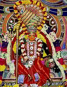 அர.குள்ளம்பட்டி பத்ரகாளியம்மன் 
கோயிலில் குண்டம் விழா