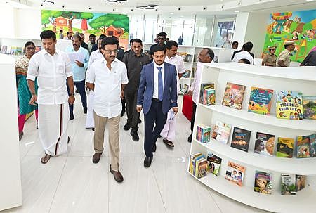 மகாத்மா காந்தி நினைவகத்தைப் பாா்வையிட்ட முதல்வா்