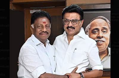 ஜெயலலிதா வாழ்நாள் முழுவதும் எதிர்த்த கட்சியில் ஓபிஎஸ்: தமிழிசை கடும் விமர்சனம்!