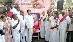 ஆா். நல்லகண்ணு மறைவு:
புதுச்சேரியில் அமைதி ஊா்வலம்