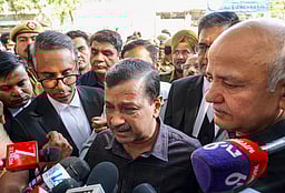 ஊழல் வழக்கு மிகப்பெரும் அரசியல் சதி: கேஜரிவால்