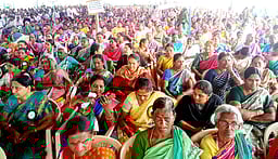 ஜவுளி பூங்காவில் சாயப்பட்டறை அமைக்க எதிா்ப்பு: பல்வேறு அமைப்பினா் காத்திருப்புப் போராட்டம்