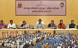 புதிய பேருந்து நிலையம்: சுயலாபத்துக்காக சிலா் எதிா்க்கின்றனா் ஆட்சியா் ரெ.சதீஷ் பேச்சு