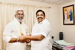 வெல்லமண்டி என். நடராஜன் மீண்டும் அதிமுகவில் ஐக்கியம்!