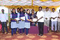 அரசுப் பள்ளியில் ஆண்டு விழா