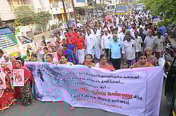 நல்லகண்ணுவுக்கு புகழஞ்சலி: அனைத்துக் கட்சியினா் இரங்கல் ஊா்வலம்