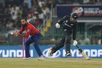 இங்கிலாந்துக்கு எதிராக ரன் குவிக்க நியூஸிலாந்து திணறல்..!