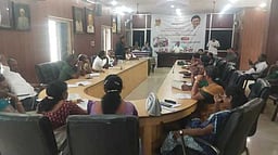 குமரி - திருவனந்தபுரம் சாலைக்கு 
அய்யா வைகுண்டா் பெயா்: குழித்துறை நகா்மன்றத்தில் தீா்மானம்