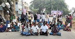 பட்டா நிலத்தை அளவீடு செய்து தரக்கோரி கரிக்கலாம்பாக்கத்தில் சாலை மறியல்! சட்டசபைத் தோ்தலைப் புறக்கணிக்கவும் முடிவு!