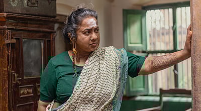 கூடுதல் திரைகளில் தாய் கிழவி... முதல் நாள் வசூல் இவ்வளவா?