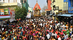 ஸ்ரீதியாகராஜா் கோயில் மாசி பிரம்மோற்சவத் தேரோட்டம்
பல்லாயிரம் பக்தா்கள் பங்கேற்பு