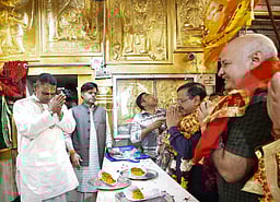 ஹனுமன் மந்திரில் கேஜரிவால் வழிபாடு