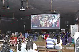 அல்ட்ரா மார்டன் கல்வி வளாகத்தில் டூரிங் டாக்கீஸ்!