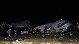 பொலிவியா: கரன்சி ஏற்றிச் சென்ற விமானம் கீழே விழுந்து விபத்து! 15 பேர் பலி; 30 பேர் காயம்