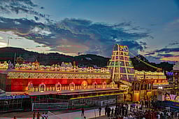 ஏழுமலையான் தரிசனம்:
24 மணிநேரம் காத்திருப்பு