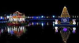 மன்னாா்கோவில் ராஜகோபால சுவாமி திருக்கோயிலில் தெப்பத் திருவிழா