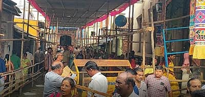 12 ஆண்டுகளுக்குப் பிறகு வெளியே வந்த அத்திவரதர்! நீண்ட வரிசையில் பக்தர்கள் தரிசனம்!