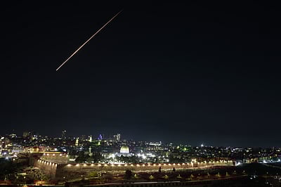 அமெரிக்க ராணுவத் தளங்களைக் குறிவைத்து ஈரான் தாக்குதல்!