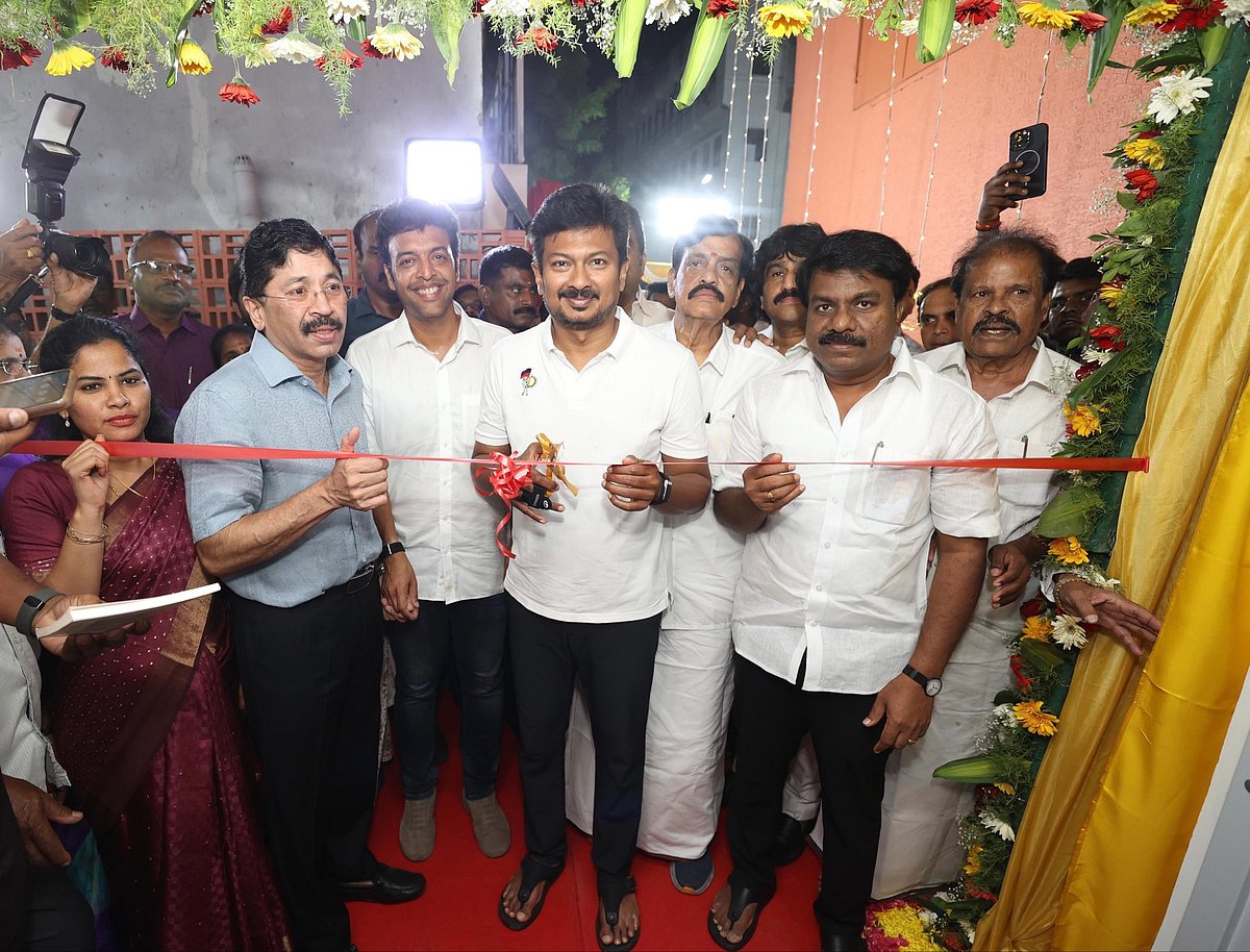 புதிய பள்ளிக் கட்டடங்கள், பூங்காக்கள்: துணை முதல்வா் உதயநிதி திறந்து வைத்தாா்!