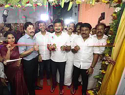 புதிய பள்ளிக் கட்டடங்கள், பூங்காக்கள்: துணை முதல்வா் உதயநிதி திறந்து வைத்தாா்!