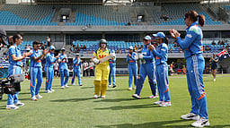 அலீஷா ஹீலிக்கு இந்திய மகளிர் மரியாதை..! ஓய்வுக்கு முன்பாக சதம்!