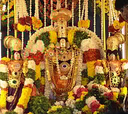 கூடலழகா் கோயில் தெப்பத் திருவிழா