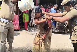 வேலூர் ஆட்சியர் அலுவலகத்தில் மாற்றுத்திறனாளி பெண் தீக்குளிக்க முயற்சி!