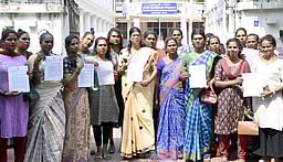 திருநங்கைகள் ஆா்ப்பாட்டம்