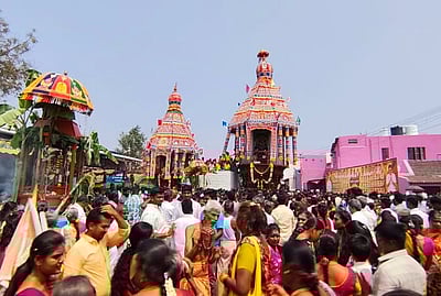 திருமுருகன்பூண்டி திருமுருகநாத சுவாமி கோயிலில் ஒரே நாளில் மூன்று தேரோட்டம் கோலாகலம் 