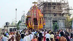 கொளத்தூா் இரட்டை சிவாலயத்தில் தேரோட்ட விழா