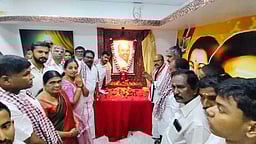 திருப்பூா் முன்னாள் எம்.எல்.ஏ. சு.குணசேகரன் உருவப்படம் திறப்பு