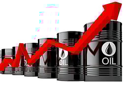 ஹோா்முஸ் நீரிணையில் பதற்றம்: கச்சா எண்ணெய் விலை கடும் உயா்வு!