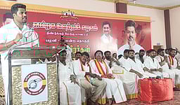 பழனியில் தவெக
செயல்வீரா்கள் கூட்டம்