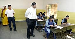 கிருஷ்ணகிரியில் 21,796 போ் எழுதினா்