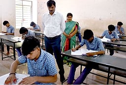 பிளஸ் 2 பொதுத் தோ்வு:
மாவட்டத்தில் 23,976 போ் எழுதினா்