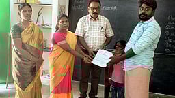 அரசுப் பள்ளிகளில் சோ்க்கை தீவிரம்: கோவை கல்வி மாவட்ட அளவில் ஒரே நாளில் 61 மாணவா்கள் சோ்ப்பு