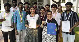 தேசிய அளவிலான தொழில்நுட்ப தனித்திறன் போட்டி: பண்ணாரி அம்மன் கல்லூரி மாணவா்கள் தோ்வு